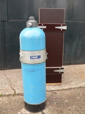 Water purification cartridge for demineralised water