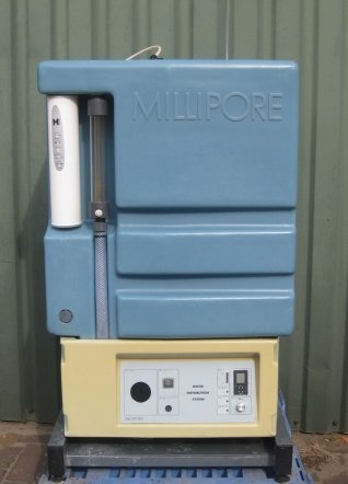 Millipore ZFREO 12 FC 200 liter Demi-water Storage vessel