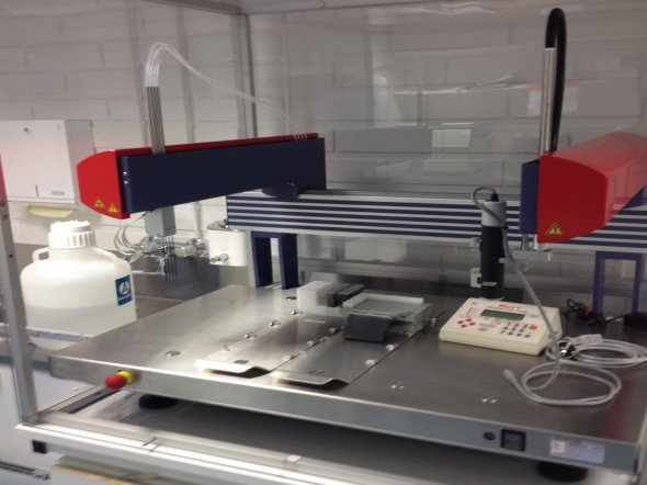 Janus membrane protein crystallization robot