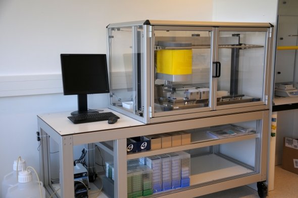 Xiril Neon 100 8-channel liquid handling station, with Lirix software  