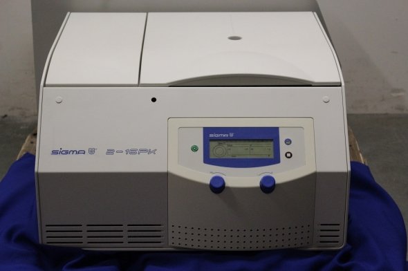 Sigma 2-16PK Chilled Centrifuge